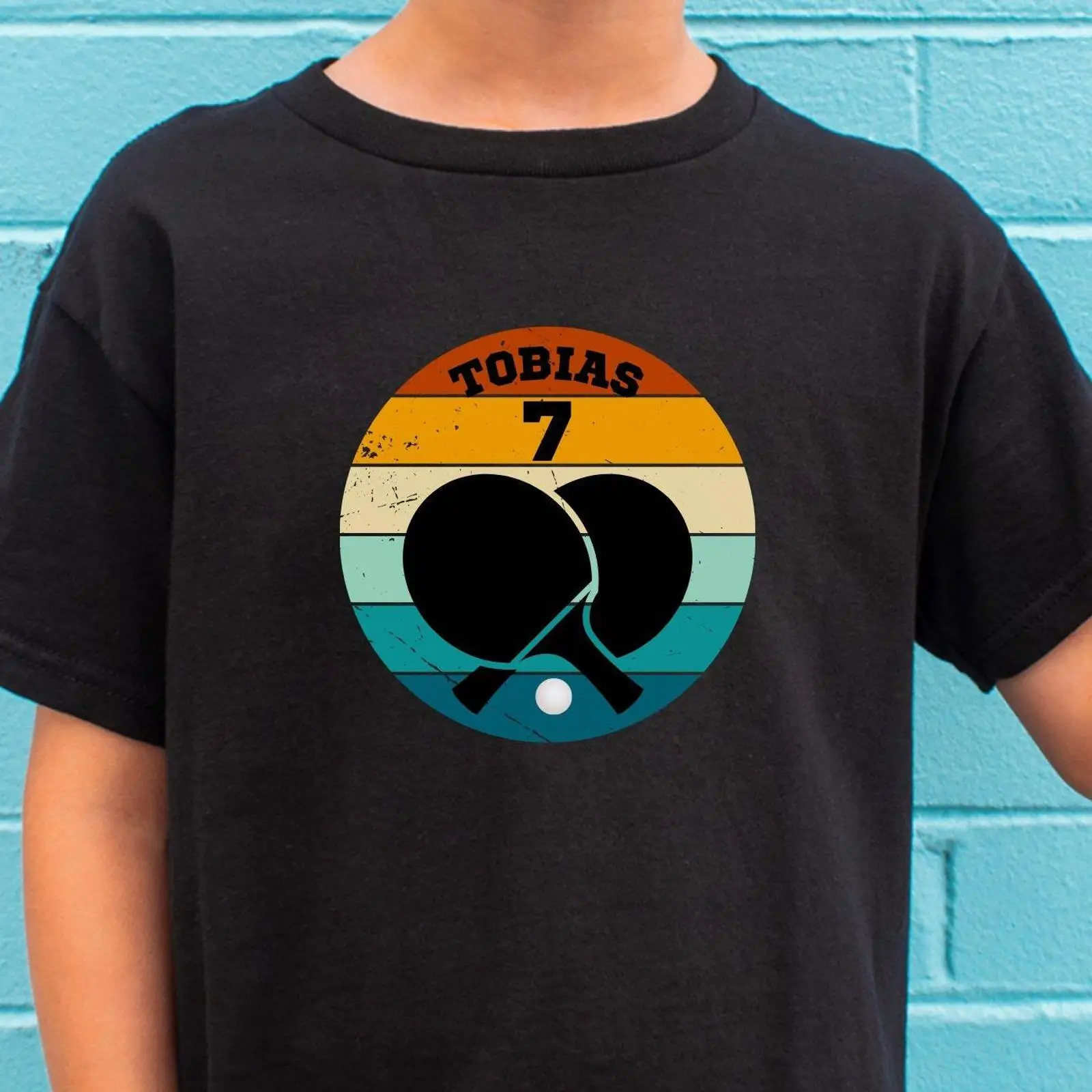 Table Tennis Name - Tischtennis-Geburtstags-T-Shirt für Jungen, personalisiert mit Namen
